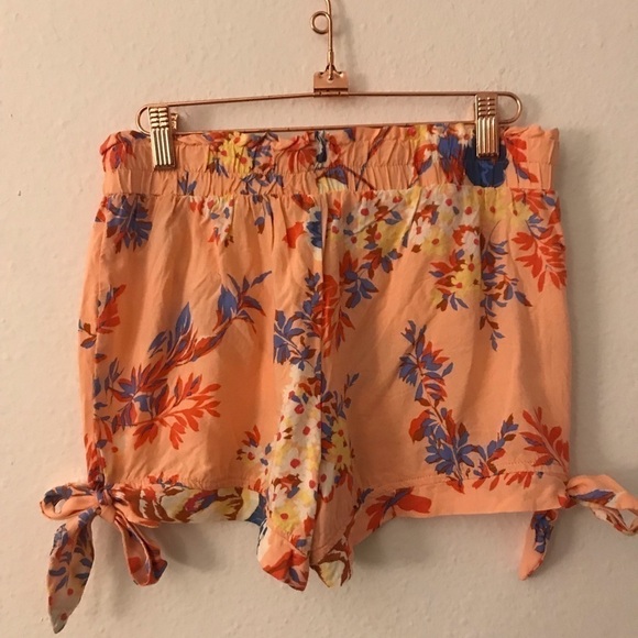 *** Floral Lounge Shorts - Picture 2 of 3